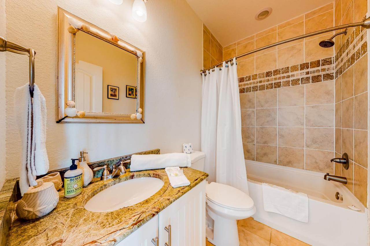 4 Palms Villa Bolivar Peninsula ภายนอก รูปภาพ